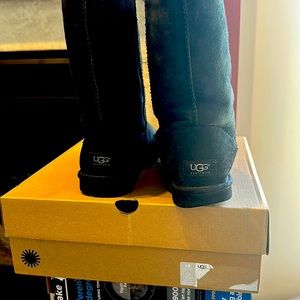 UGG Classic Boot in Black Size 10 women’s